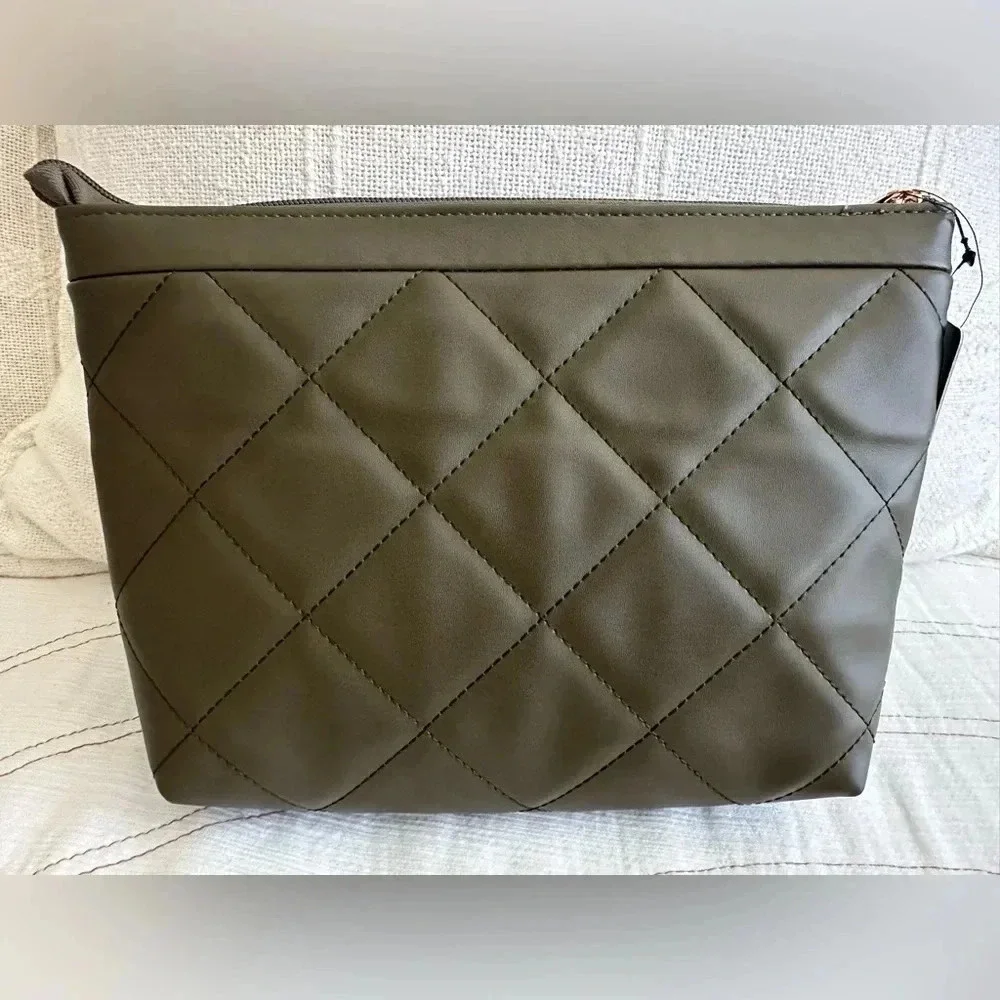 Guess Women Quilted Logo Clutch Bag Faux Leather Olive Kingsport Travel - NWT